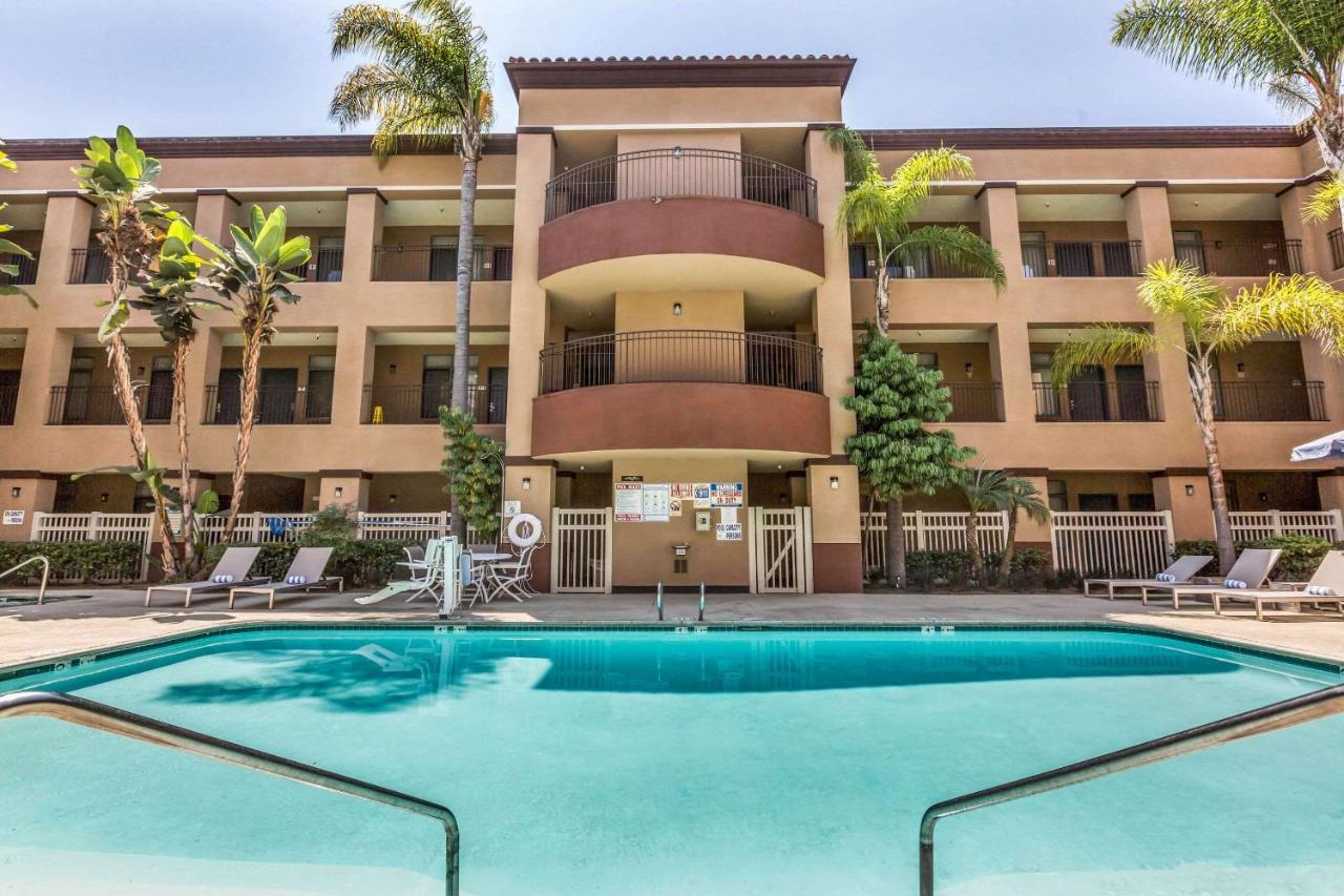 piscina del hotel Ramada Suites by Wyndham San Diego