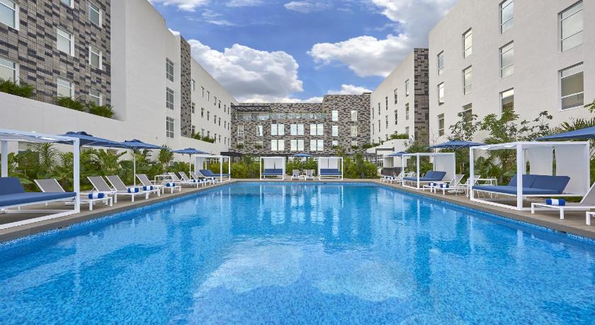 hotel con piscina cercano al aeropuerto de Cancun