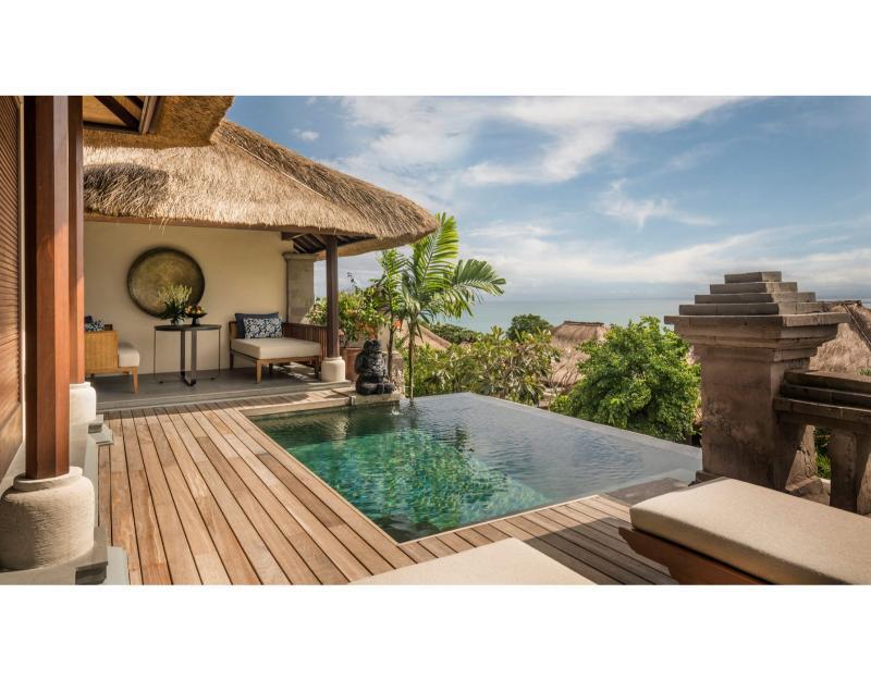 Piscina privada en el hotel Four Seasons Resort Bali at Jimbaran Bay en Bali