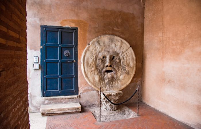 El antiguo detector de mentiras de Roma, Bocca della Verita en Santa Maria in Cosmedin