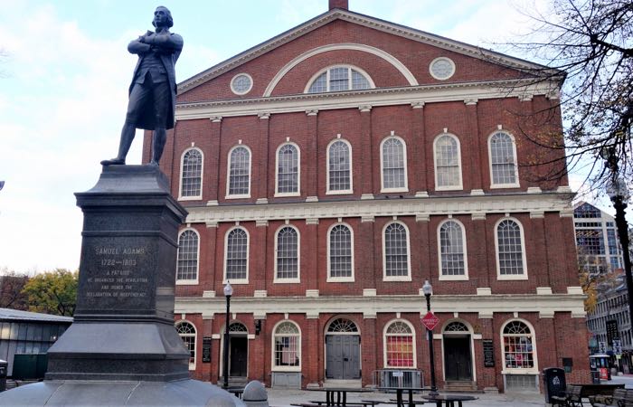 El Faneuil Hall de Boston es famoso por ser un hito histórico y por sus puestos de comida. 