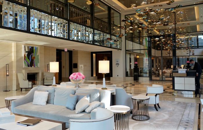El Langham Hotel de cinco diamantes cuenta con el único spa de cinco estrellas de Chicago.