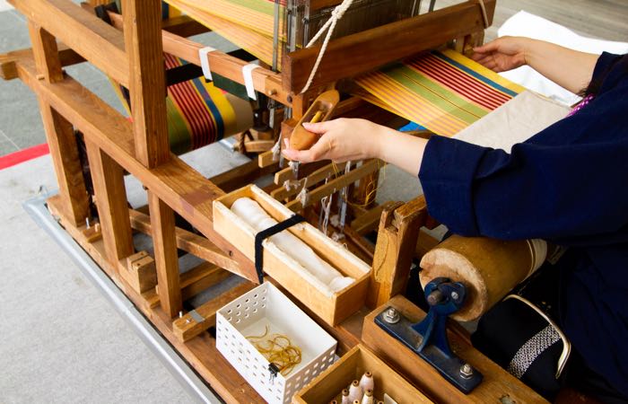 Vea cómo se fabrican las telas japonesas en el Centro Textil Nishijin en Kioto