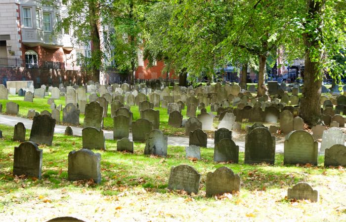 El Granary Burial Ground es uno de los dos cementerios históricos en Freedom Trail de Boston.