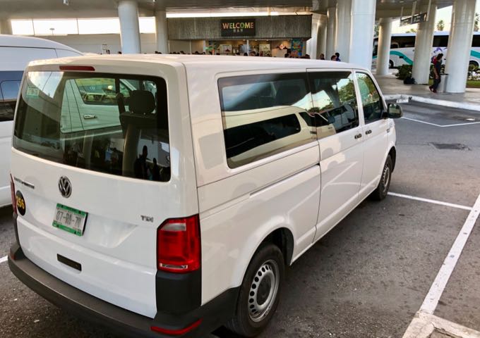 Traslado privado en camioneta de Cancún a Tulum.