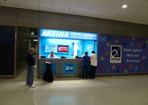 La agencia de viajes Aktina en el nivel de llegadas del aeropuerto de Atenas. Es una forma fácil de reservar billetes de ferry hacia y entre las islas. Hágalo aquí y no se preocupe de nuevo. Sin embargo, también es fácil reservar en Atenas.