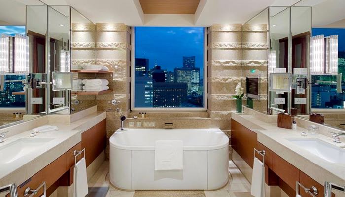 Mejor hotel de lujo con baño grande.