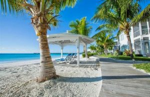 Gran resort de playa en Bahamas para familias.