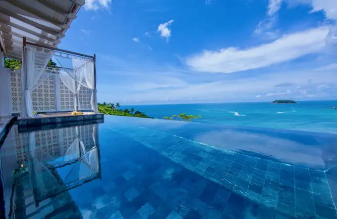 Villa con piscina privada con vista en Phuket.