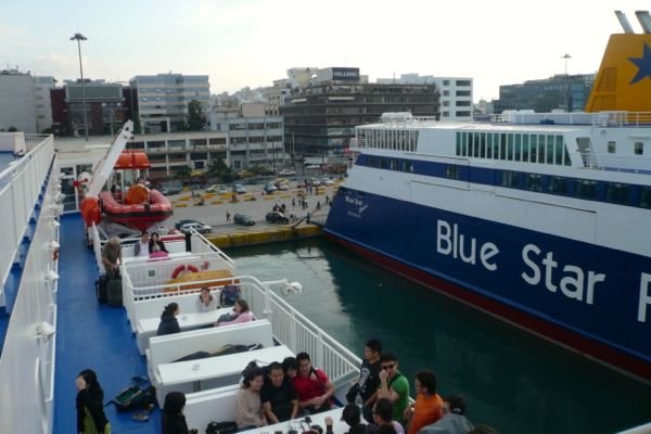 Ferry Blue Star en Atenas rumbo a Mykonos