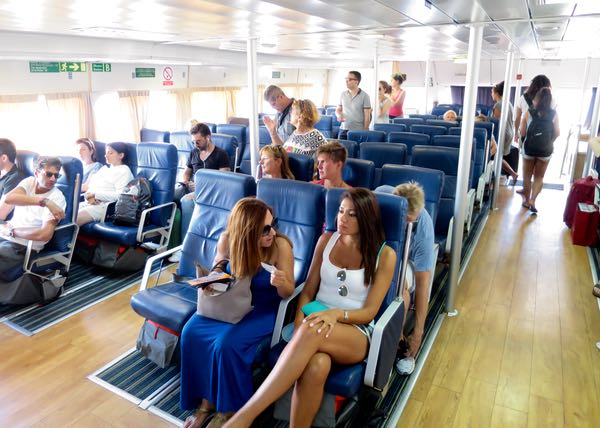 ¿Merecen la pena los asientos en clase ejecutiva en el ferry a Santorini?
