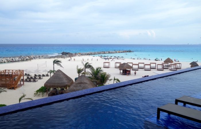 Resort de Cancún con delfines