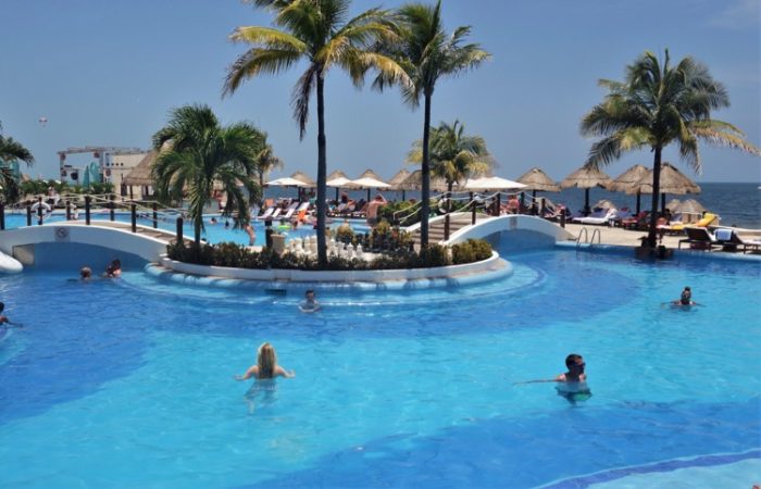 Resort familiar en Cancún con flowrider