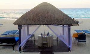 Cenas románticas para ocasiones especiales en Cancún