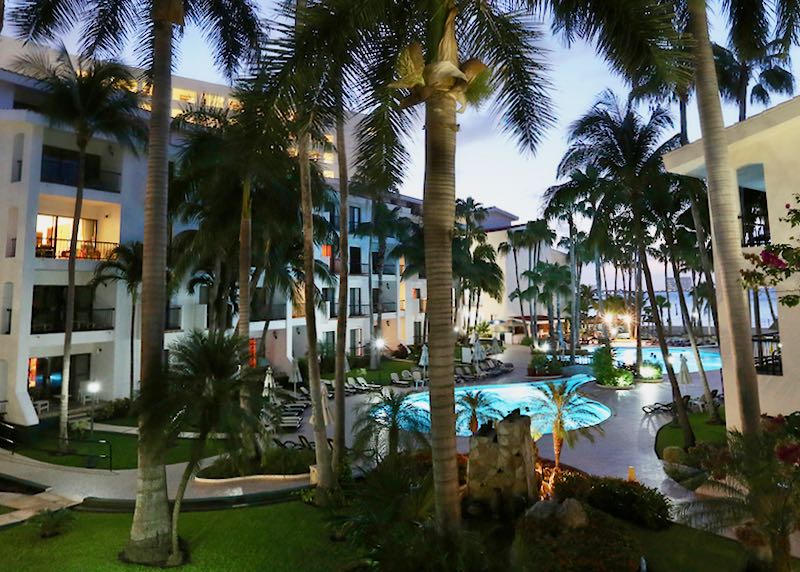 Apartamentos familiares en villas con cocina y piscina en Cancún.