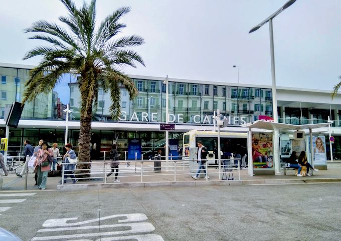La estación de tren ofrece conexiones con toda Italia.