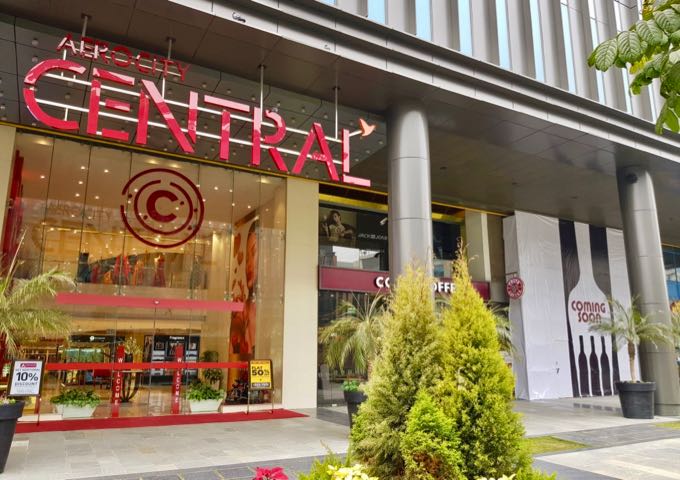 Central es la principal tienda departamental de Aerocity.