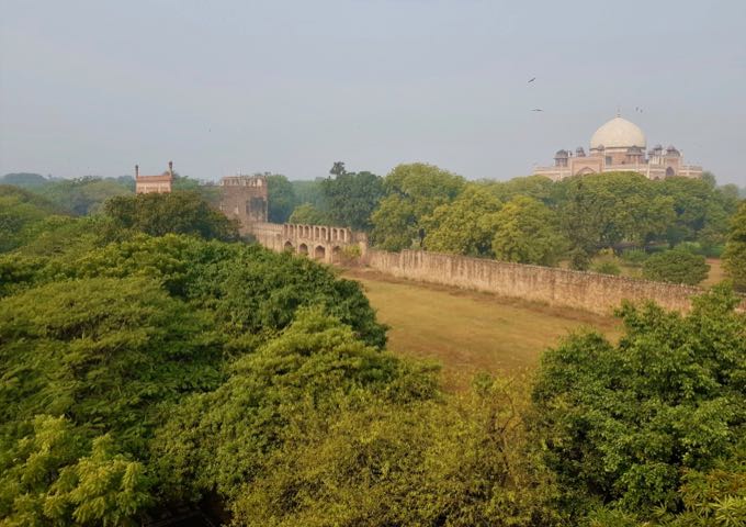 La tumba de Humayun domina la vista desde la terraza.
