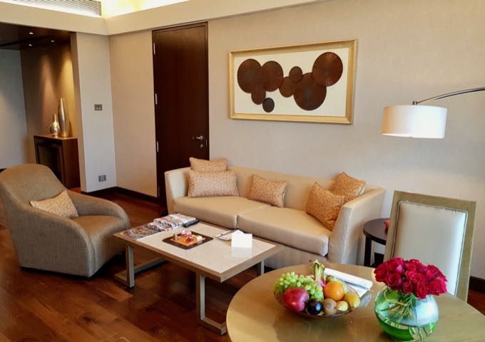 Las atractivas suites tienen salas de estar independientes.