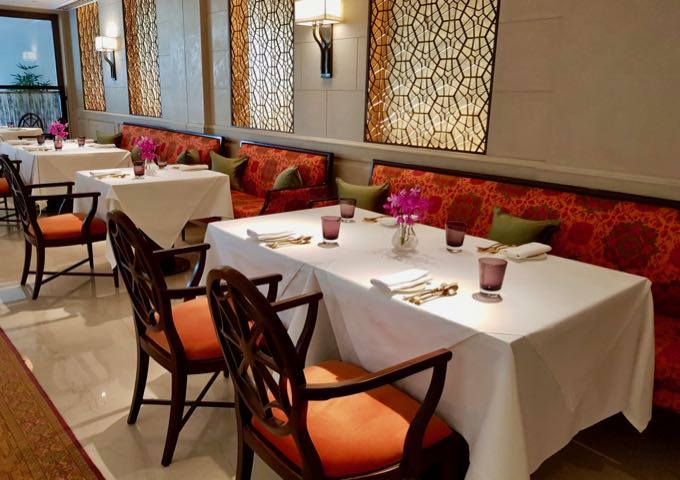 El restaurante Omya, el Oberoi, sirve cocina india contemporánea.