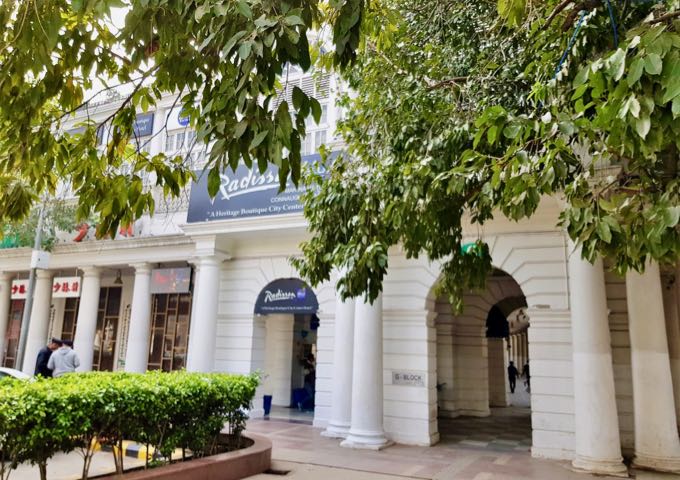 El hotel está ubicado en un edificio de la época colonial.