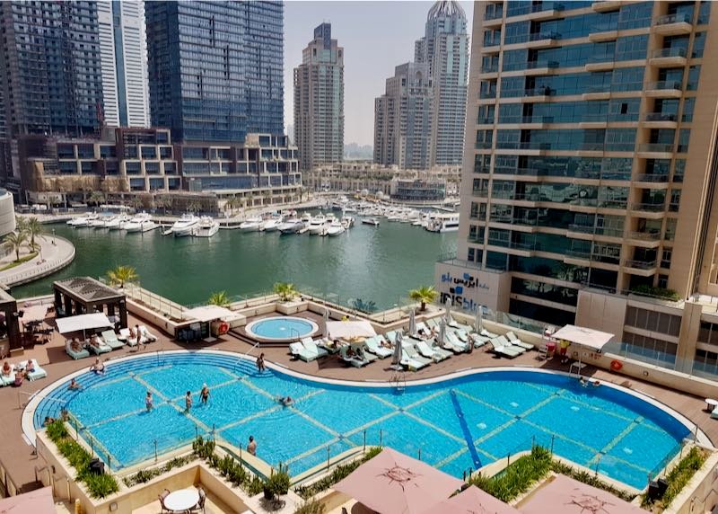 El puerto deportivo de Dubái es una zona elegante.