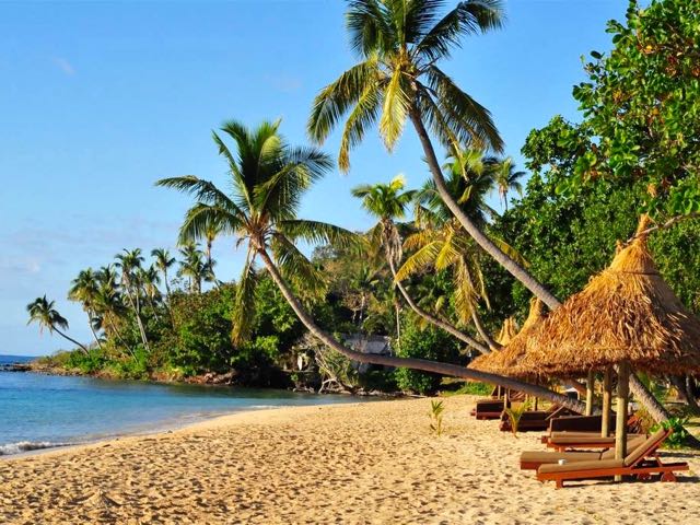 Buenos resorts de playa de lujo en Fiji para familias.