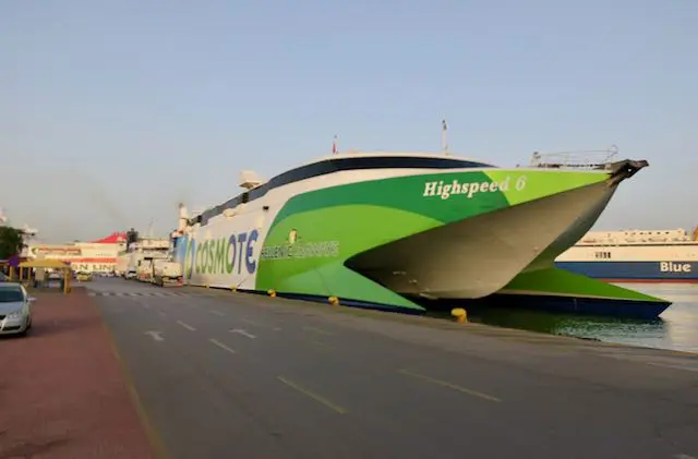 Ferry griego de alta velocidad
