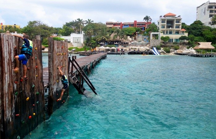 Hotel familiar en Isla Mujeres con parque acuático.