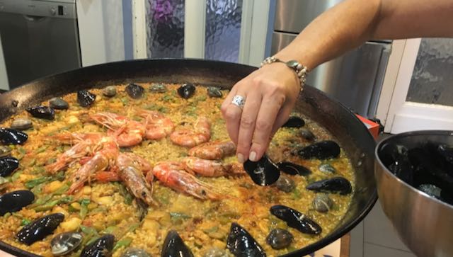 Los mejores tours gastronómicos y clases de cocina en Madrid, España.