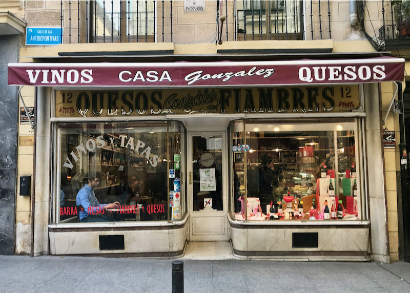 Casa Gonzáles es una excelente tienda de quesos y vinos.