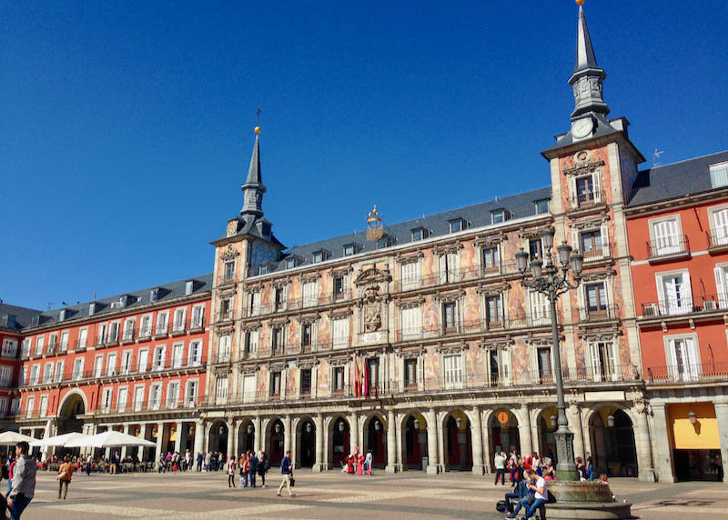 La Plaza Mayor es la histórica plaza principal de Madrid.