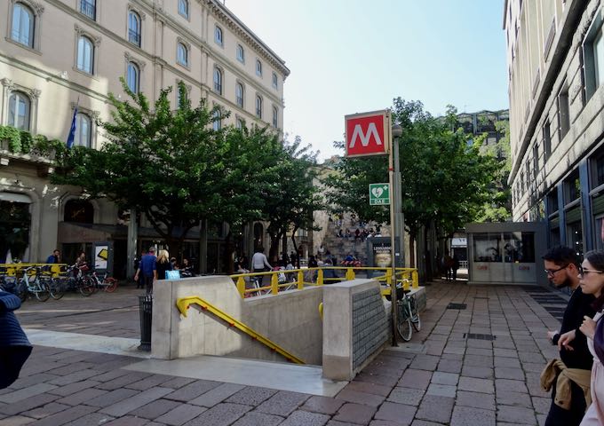 Montenapoleone es la estación de metro más cercana.