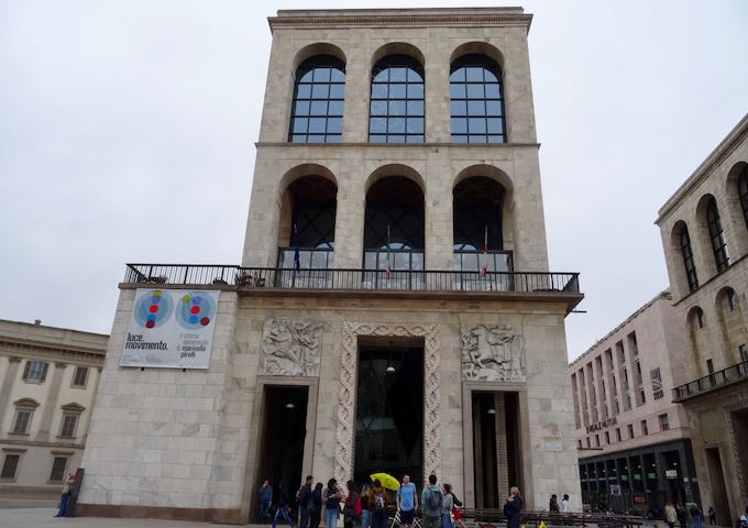 Los recorridos a pie gratuitos comienzan desde el Museo del Novecento.
