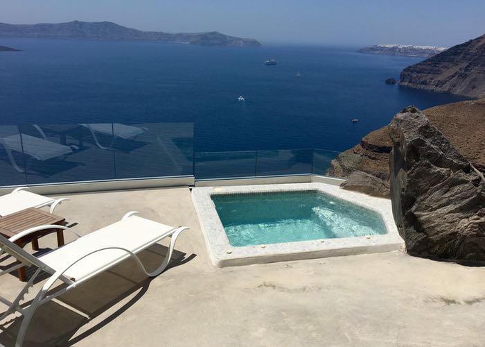 La mejor isla griega para una luna de miel es Santorini.