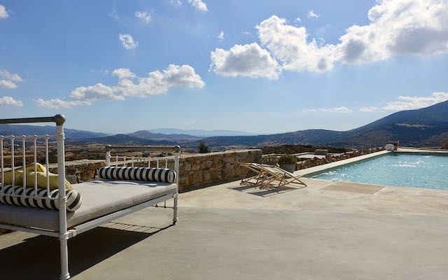 Terraza de la piscina y vista en Ayiopetra Exclusive Getaways
