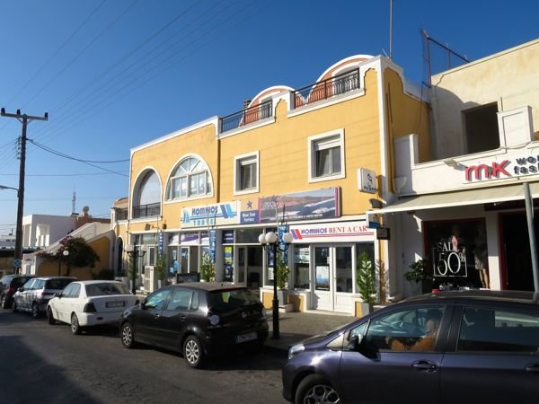 Agencia de viajes de recogida para ferries SeaJet en Santorini.