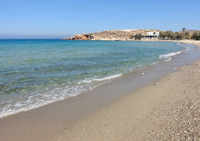 Playa de Parosporos en Paros, Grecia