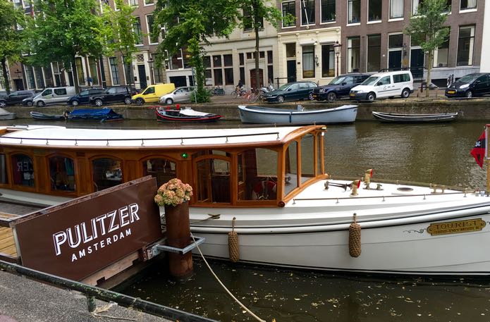 Hotel de lujo en el canal de Amsterdam.