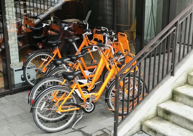 El hotel ofrece bicicletas de cortesía a sus huéspedes.