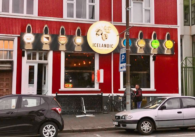 Icelandic Craft Bar se especializa en cervezas de microcervecerías locales.