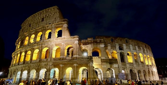 El Coliseo en la zona de la Antigua Roma