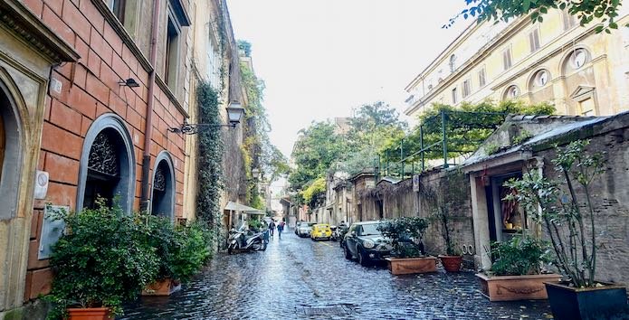 Una calle lateral en la zona de Villa Borghese