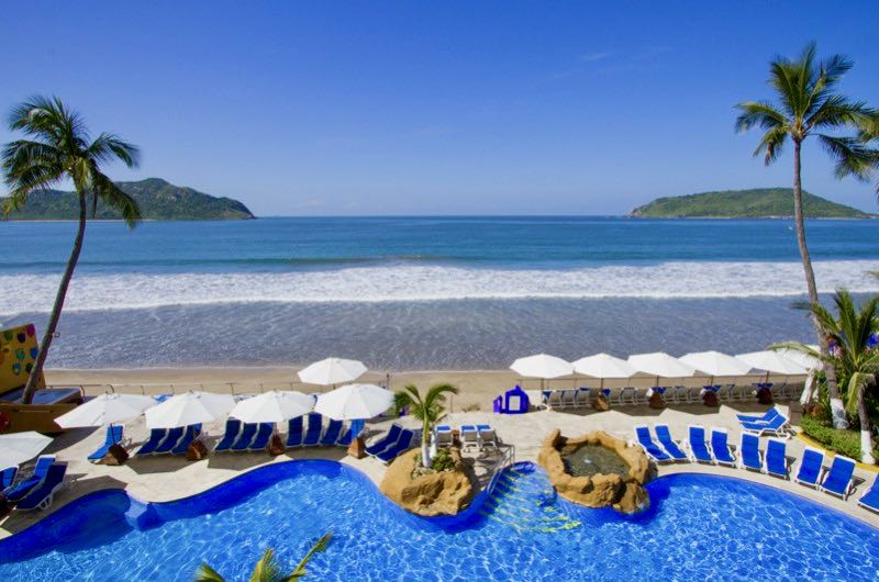 Resort de playa ideal para familias en Mazatlán.