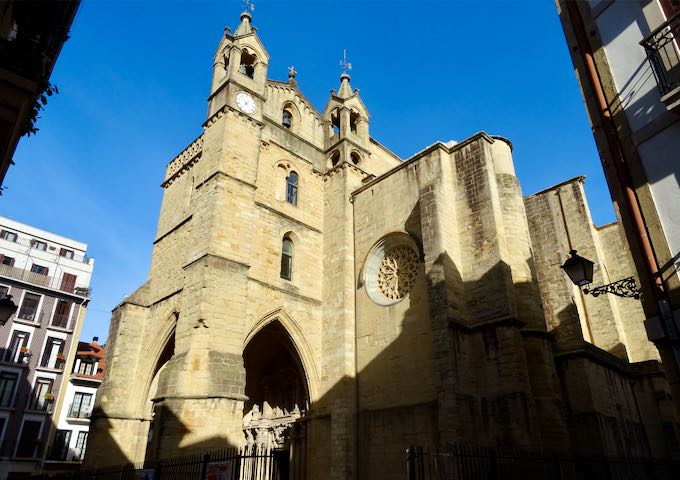 La Iglesia de San Vicente es una iglesia del siglo XII.