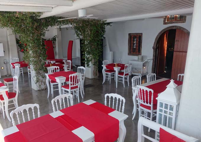La terraza cubierta del restaurante Lauda es agradable para cenar.