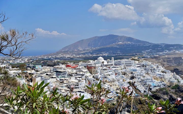 Una vista de Fira, la capital de Santorini