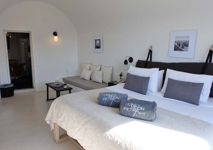 Las suites están diseñadas con un diseño clásico de estilo cueva.