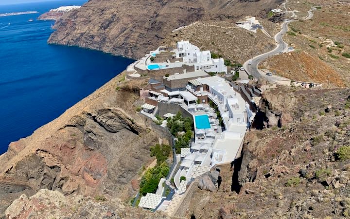 El mejor hotel de Santorini con piscina infinita y soledad. 