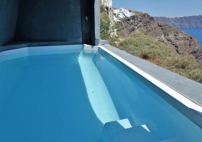 La primera terraza de la villa tiene una piscina climatizada.